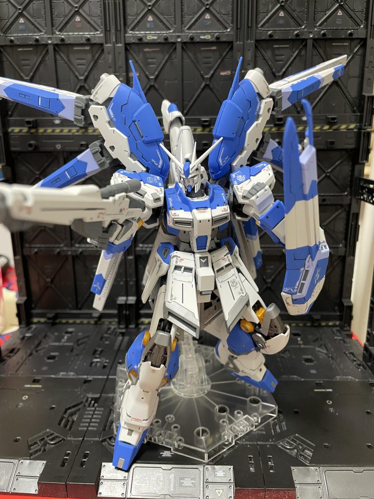 ガンマカのメッキシルバーとコスモメタブルーを使ってみたんですが、つや消し拭いたので文字通りツヤが消えました…(当たり前ですよね〜💦)実際に吹いてみるまでそのことに気がまわらず…😭