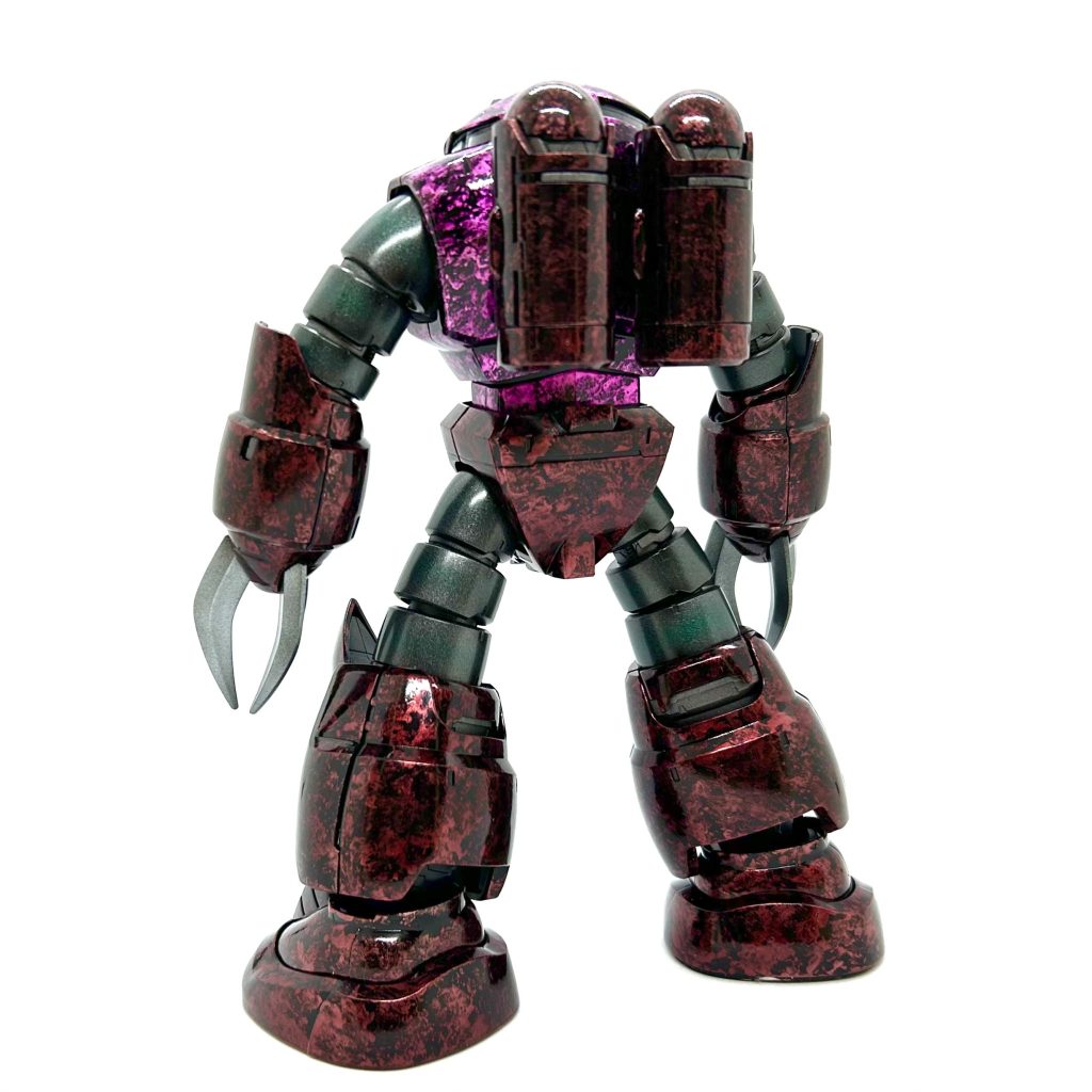 実はMG ズゴックを組むのは初めて。以前、在庫にしてたものは息子くんに奪われました🦀