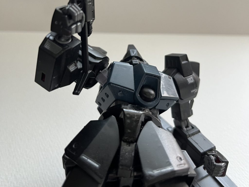 市街地で使用する設定なのでアオリで。黒は3段階の光沢で塗り分けているのが地味なこだわりです。閲覧いただきありがとうございました！