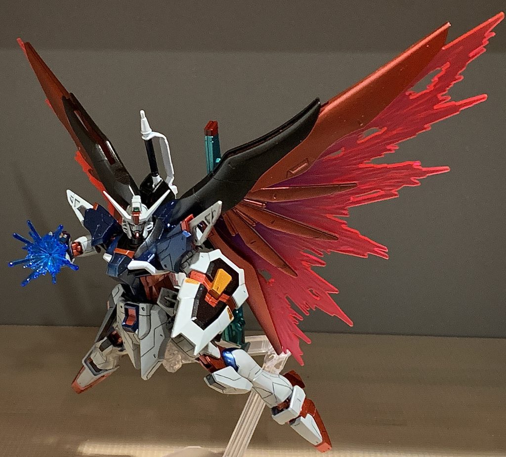 白部は黒サフ→アルティメットホワイト緑部は黒サフ→メタルグリーン羽部は蛍光ピンク→根元を蛍光ブルーシャイニングフィンガーは蛍光ブルー最後に全体にムーンストーンパールしています。