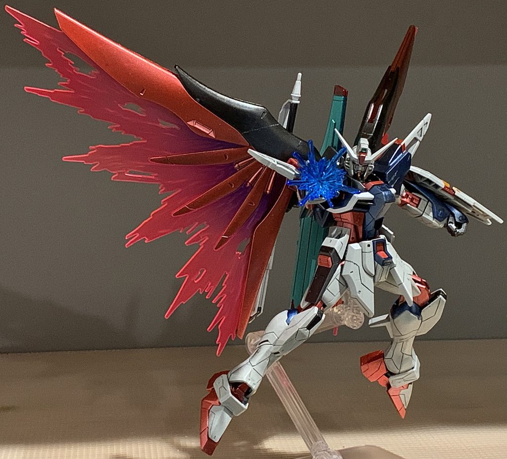 関節部は高出力バージョンで赤色塗装