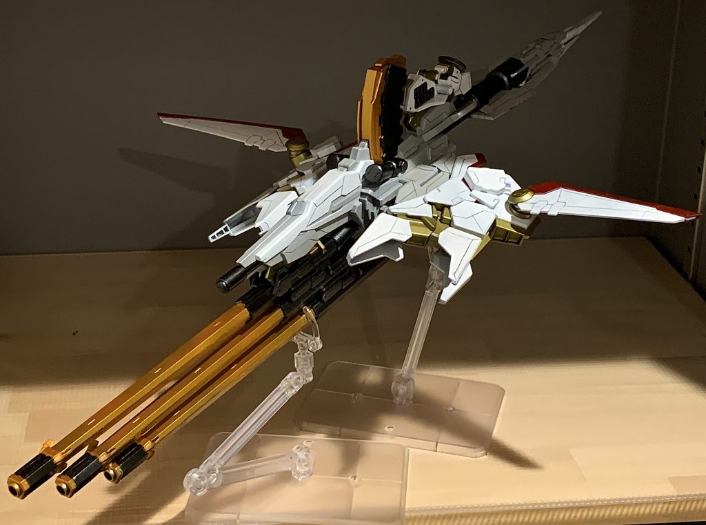 砲台の金部は黒サフ→スタブラゴールド本体金部は黒サフ→メタルイエローグリーン+ブルーゴールド最後にムーンストーンパールで仕上げ