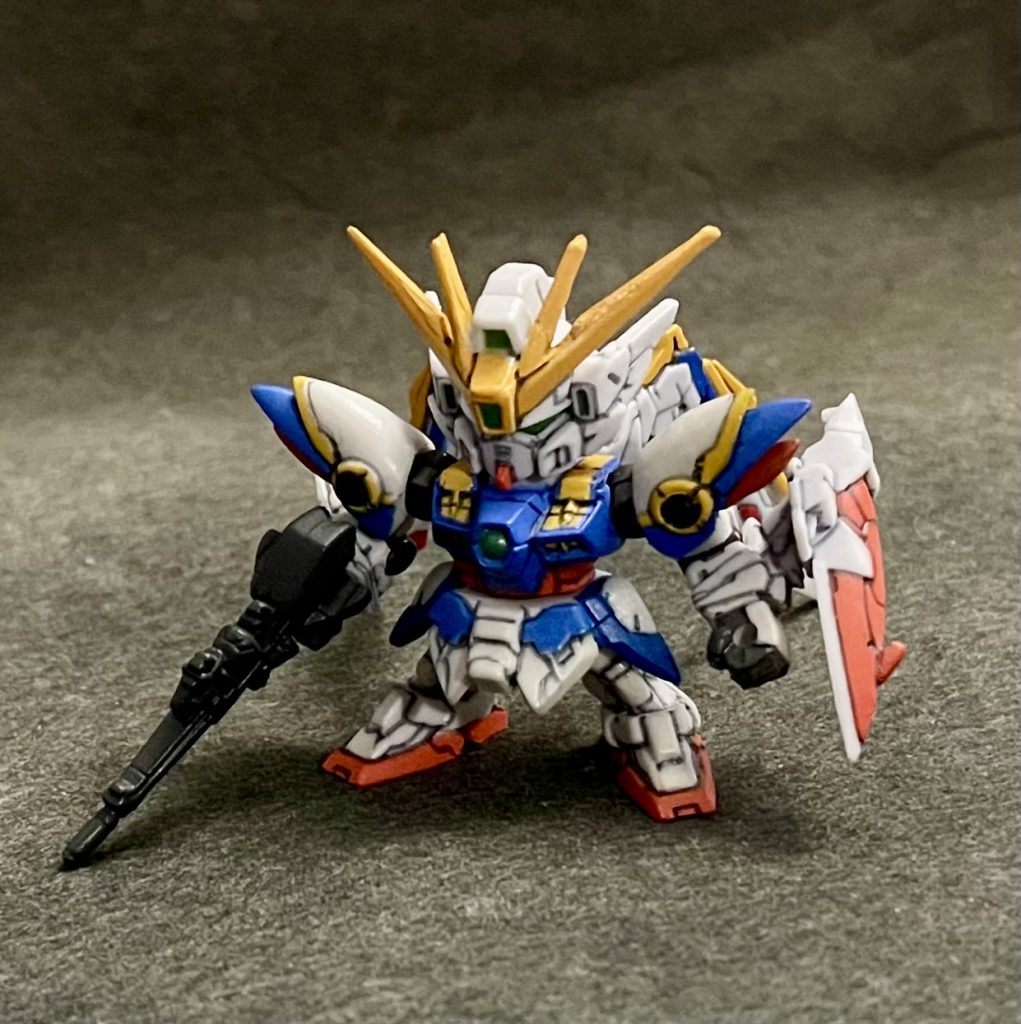 まずは、MS形態。こちらは変形させないので、不要な接続ピンなどは切り落としています。