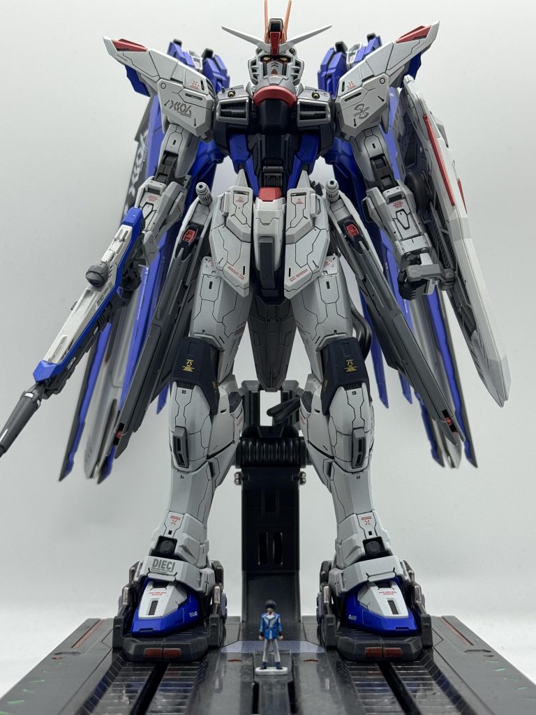 キラ君も筆塗りでチョチョイのちょいとこう小さいと己の眼との勝負になり後半には世界がボヤけて見えるのでたまーにしか塗らないけど今回は上手く塗れてキラに見えるのでヨシ