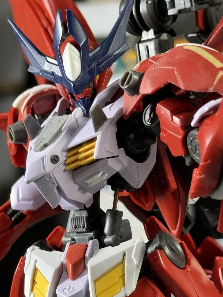 ルプスの胸部、股間部からマルコシアスの胸部、股間部へ腹部のフレームはジャンクパーツを挟んで延長