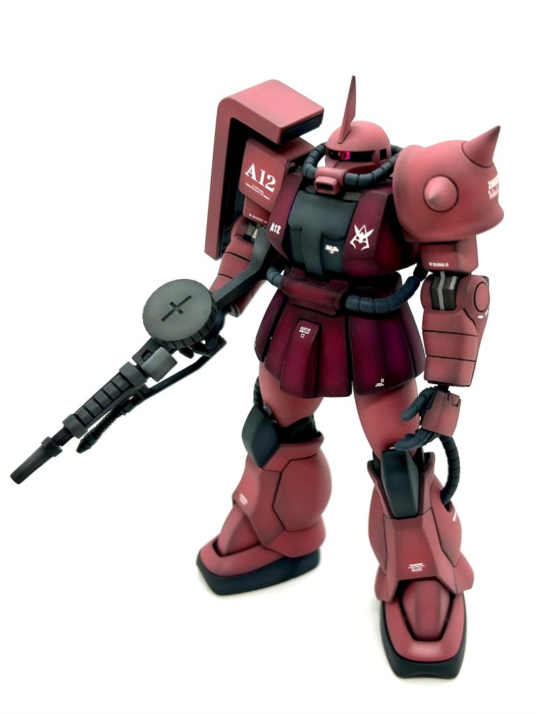 このキットを素組みするだけじゃもったいないオバケが出ちゃいます🤣で、シャアザクに改造〜…って 以前、量産型ザクⅡ F も作りましたね😅