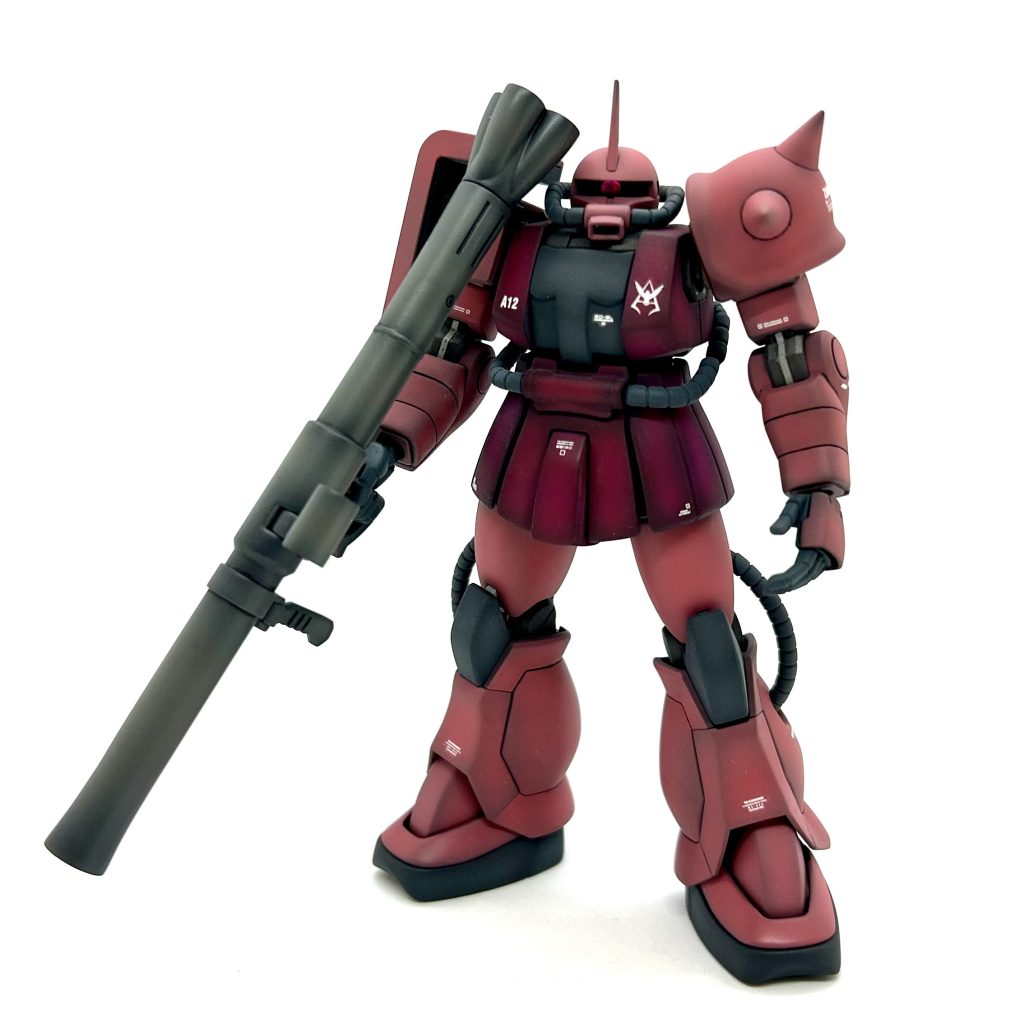 と… 小さなコダワリ。1/144のキットのザクバズーカって小さくないですか? HG 高起動型のもリバイブ版のも… で、唯一 いいサイズ感のオリジン版のバズーカは、なんかマガジン付いてるし😩