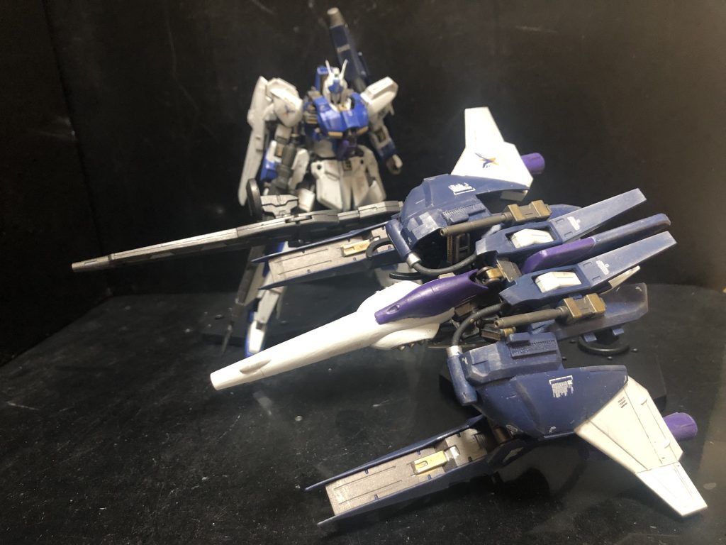 B装備はGディフェンサーとしてリ・ガズィに戦闘中に合体する事は理論上可能ではあるが、無人機である為ミノフスキー粒子散布下では流用不可である事、合体時に大きな隙が出る為、行動活動中には適さない事などの理由から、実戦で合体を行い事は無かった、とされる。