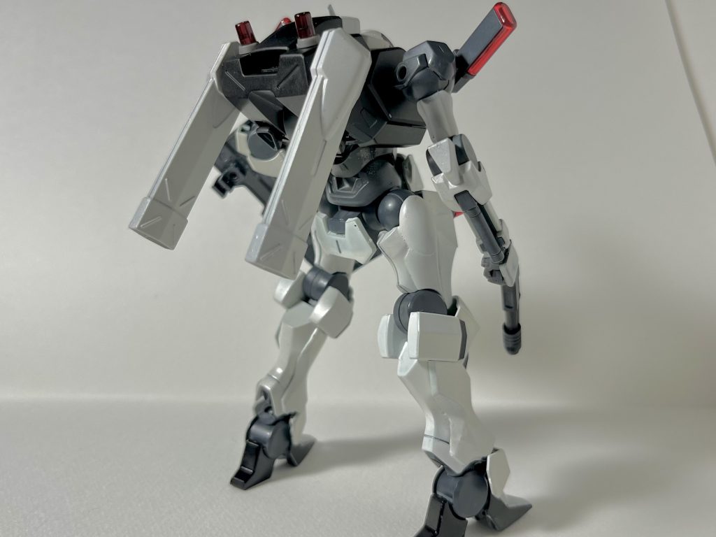 機動戦士ガンダム水星の魔女(第3期)あらすじペイル社の頭領と目されるエラン・ケレスは、現CEO達への反発から突如すべての立場を捨てて警察官となった。任官後、小柄な女性巡査とペアを組み、多発するモビルスーツ犯罪に立ち向かう(例・台風で暴走したガンダムを停止させる・怪獣と戦う・ハゼを釣る…etc)ことになるのだった……。オリジナルのエラン君はパイロット適正がないのであくまでサポート役です。