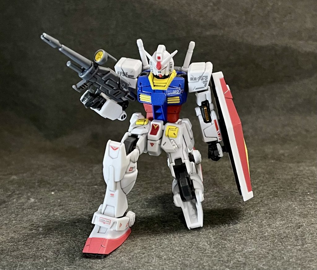 立膝チャレンジ(勝手に命名(笑)も難なくクリア。各関節部の可動範囲がマジで広くて本当に「こいつ、動くぞ…!」状態(笑)因みに、Gフレームのように、可動フレームにガワを被せる構造になってました(一度全部バラしてみて分かった(笑)てか、クリア版の方をバラしたんだけど、結構外すのが大変で一部パーツを破損orzしかも、小さすぎて修復不可Ω\ζ°)チーン改造用にとっておきたかったんだけどなぁ(;´Д`)