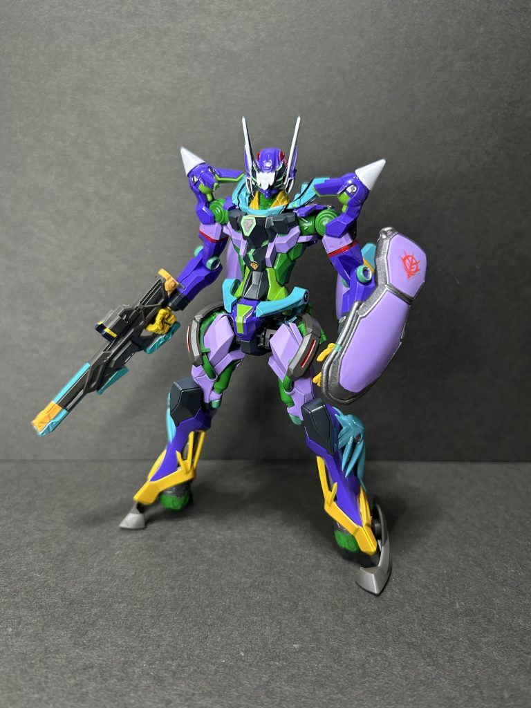 武器を持たせて(シールドはとりあえずジオンマークを貼ってみました!)