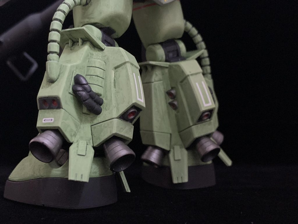 高機動型ザクの目玉である脚部です。ここはしっかり塗り分けました。