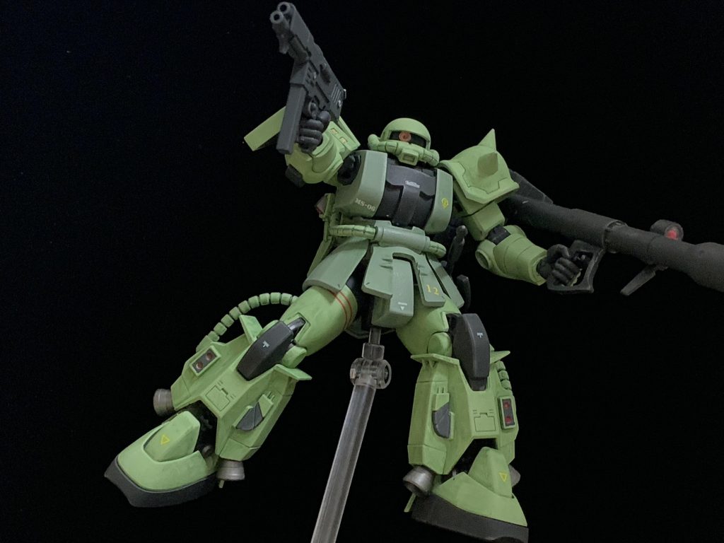 右のバズを撃ち尽くし、マシンガンで。