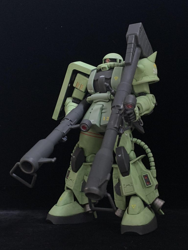 一年戦争最終局面であるア・バオア・クー戦をイメージし、フル装備の最終決戦仕様としてみました。アムロのガンダムのような感じで、ジャイアントバズ2丁、MMP-80マシンガンを装備させました。