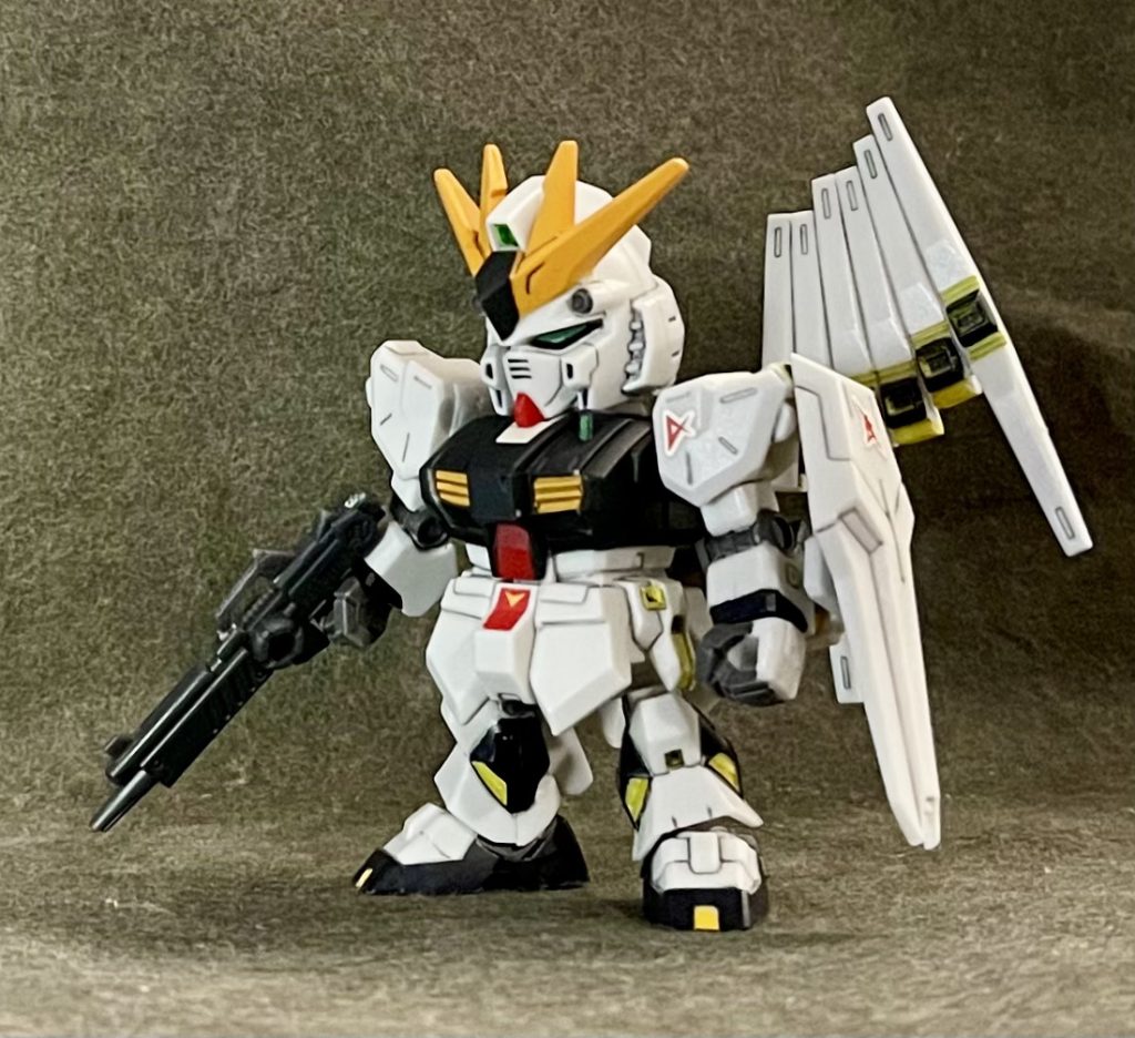 フロントビームライフルの塗装までは、やる気起きず(;´Д`)てかパッと見、SDガンダムEXスタンダードっぽい造形。