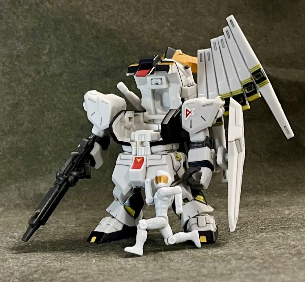 最後は、パイロットの変なポーズで〆(笑)以上。閲覧いただき、ありがとうございました!See you next build !