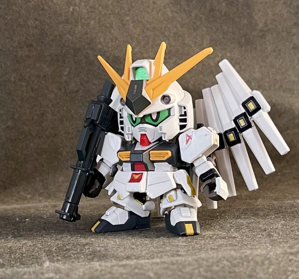 サングラス(保護パーツ)を外すと、可愛らしい目が出現(笑)