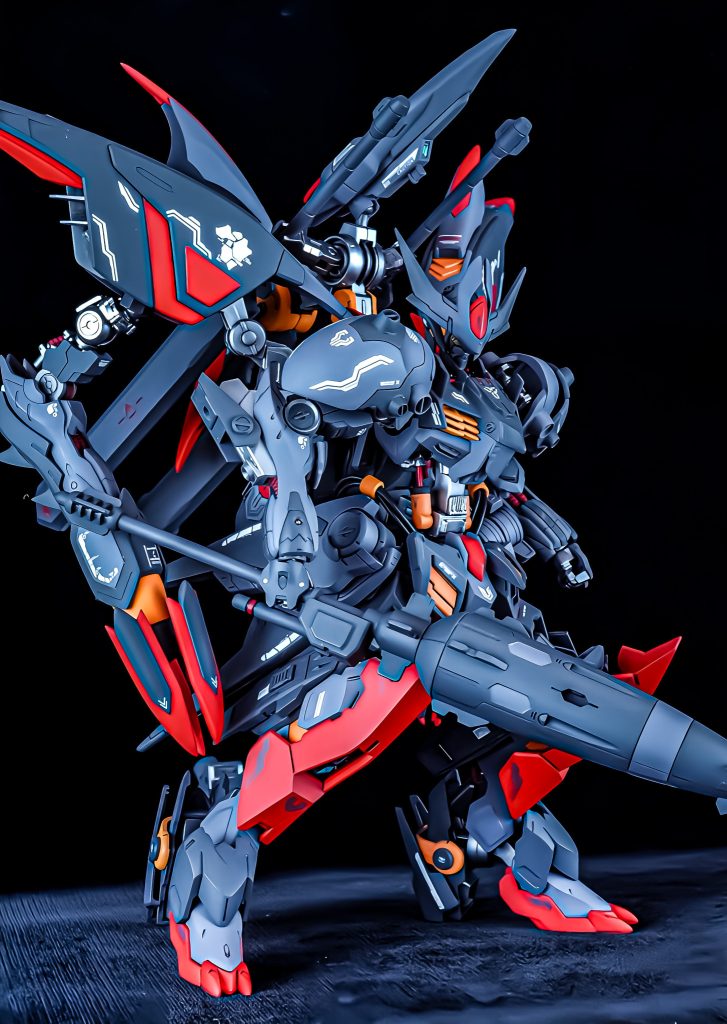 第獣形態の腕は本来背中に収納出来ますが個人的にそれは勿体ないと思い背面ウィング下部にゴリ押しジョイントしちゃいました❗️🤣意外とフレキシブルに動きます👍