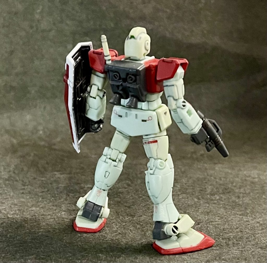 若干アレンジがなされていて、全体の造形もイイ感じ。高額カプセルトイばかりじゃなくまた、こういうリアル等身の安価なガシャポンフル可動フィギュア発売してくださいよバンダイさん(笑)