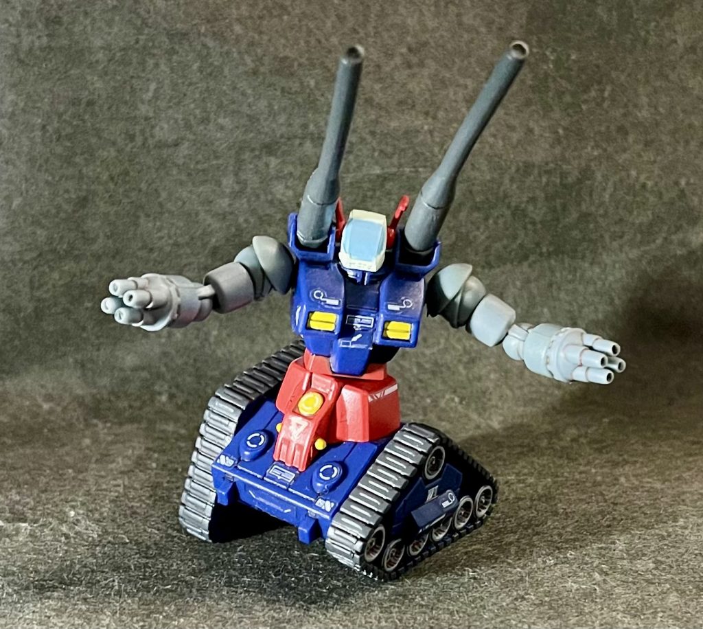 全身フル可動フィギュアなので、この子もよく動きます。キャタピラまで独立可動ってΣ(•ω• ノ)ノ