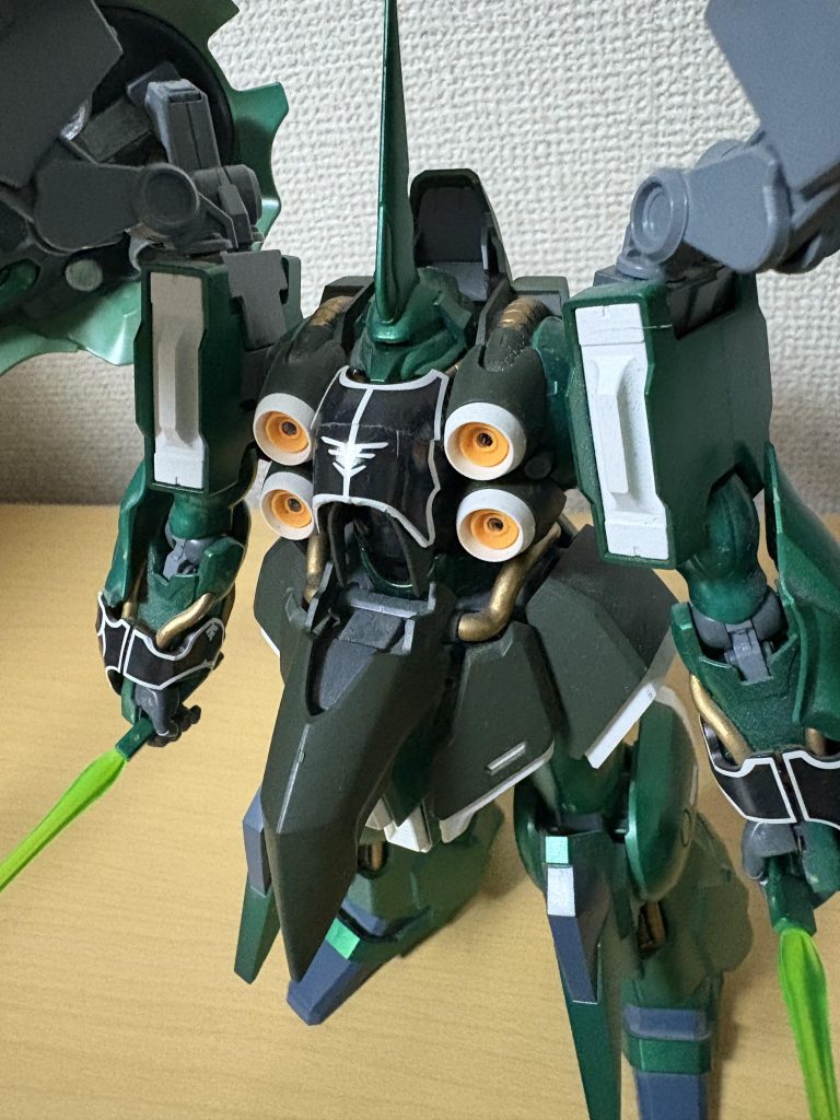 動力パイプはゴールド塗装。