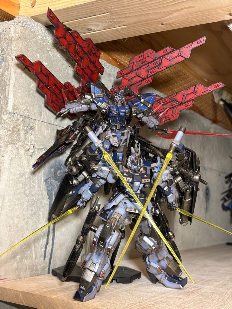 2機の狼が起動した姿。・・・対戦したくない威圧感。この構図がしたくて購入・塗装しました。