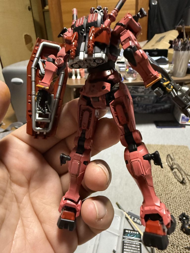 手首と手の甲の塗り分けが地獄でした。