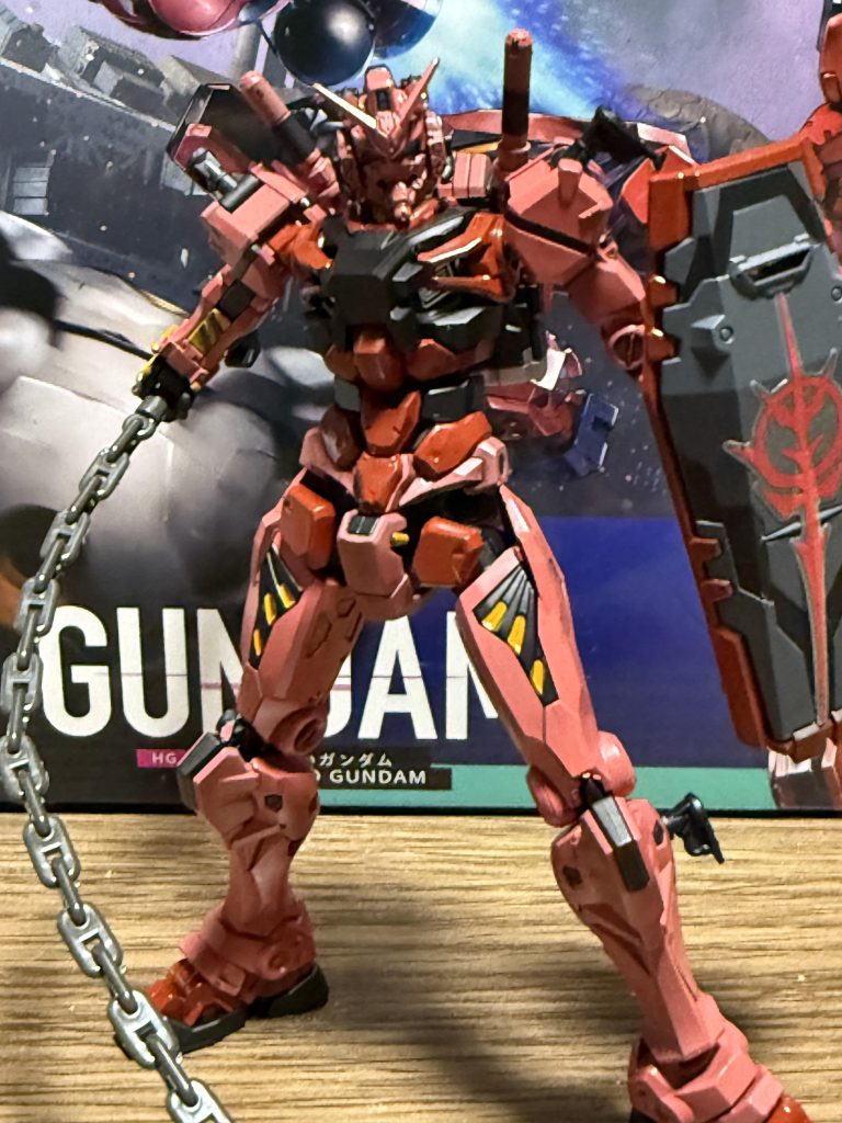 シールドの塗り分けは付属のシールを使用してマスキング代わりにしました。