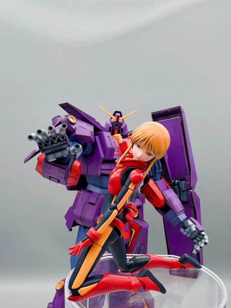 メイン写真にも使用しました。前回作成したプルツーとの2ショット、糸を付けようかとも考えましたが、うまく表現できなかったので断念。まあこれでも十分雰囲気は楽しめるかなとサイコMk-Ⅱとプルツーの視線に気をつけて撮影しました。