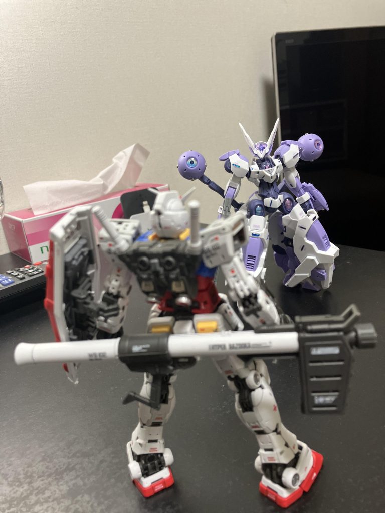 というわけで、未来デザインとクラシックデザインの対峙🥴 モビルスーツという枠組みではくくれない双方の良さ🥳