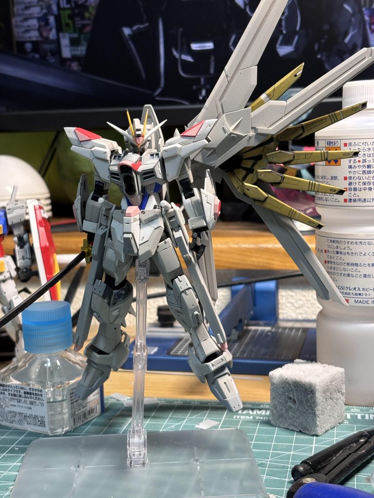 塗装前の捨てサフ状態。どこを改修してるか分かりやすいと思います。