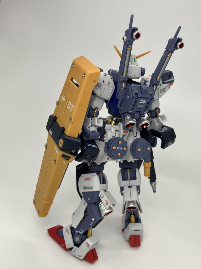 メタルパーツと相まって、ギラギラしたお下品な感じを演出、狙い通り🥳ココまできたら雰囲気的にウェザリングが似合いそうですが、私はやり過ぎて台無しになることが多いので我慢です(失敗が怖い😱)😵💫