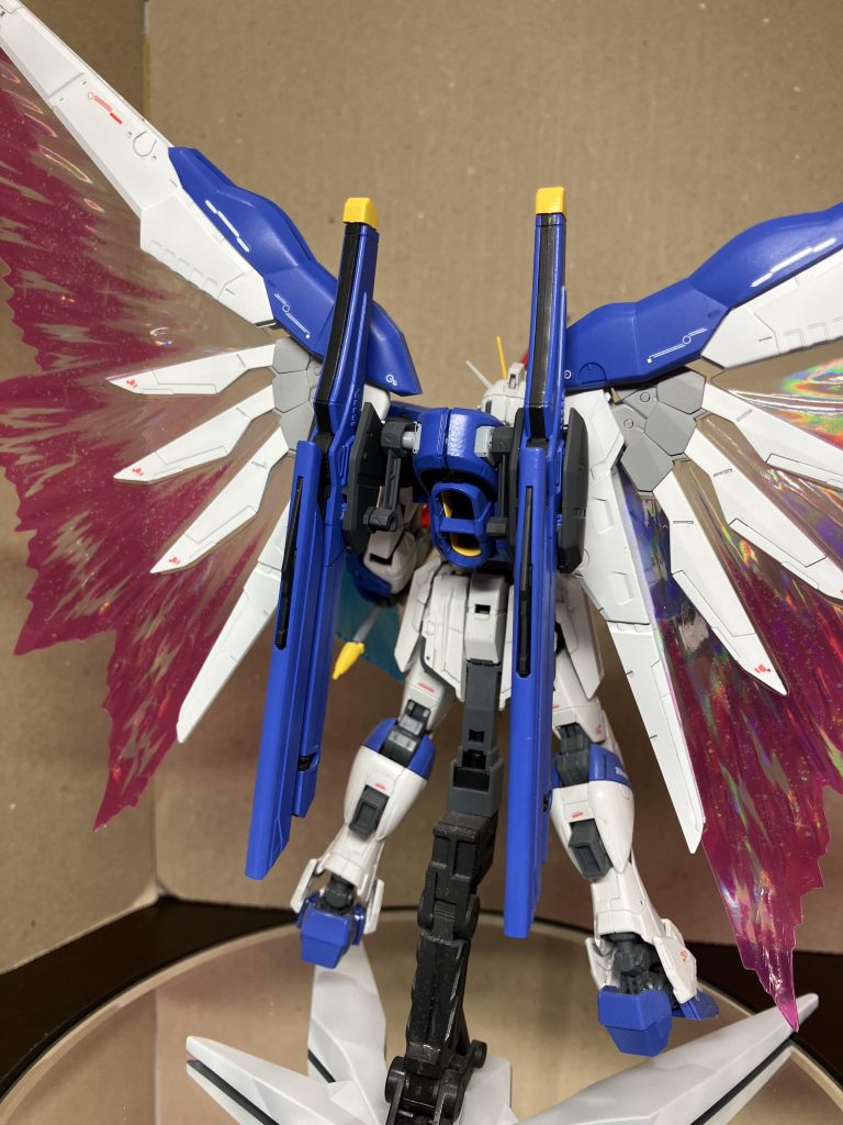 本家デスティニーインパルスを真似て、背中の名無し砲は2本にしました。