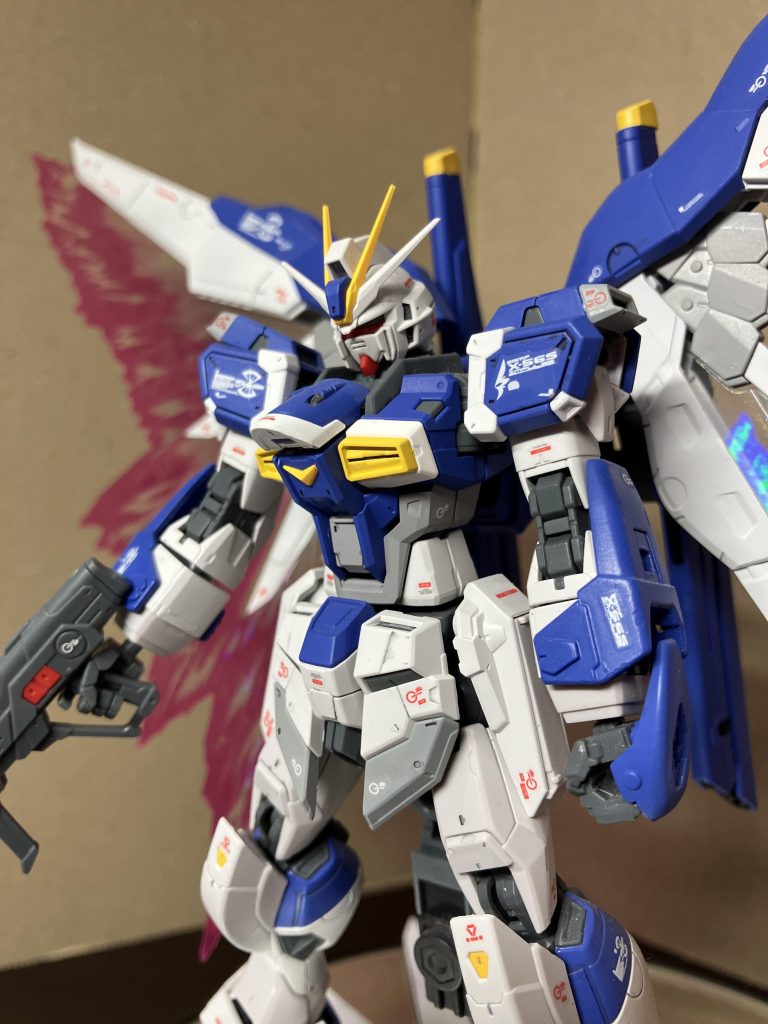 バストアップ。塗装等荒いところがありますが、RGは普通に作っただけでもかっこいいですね。