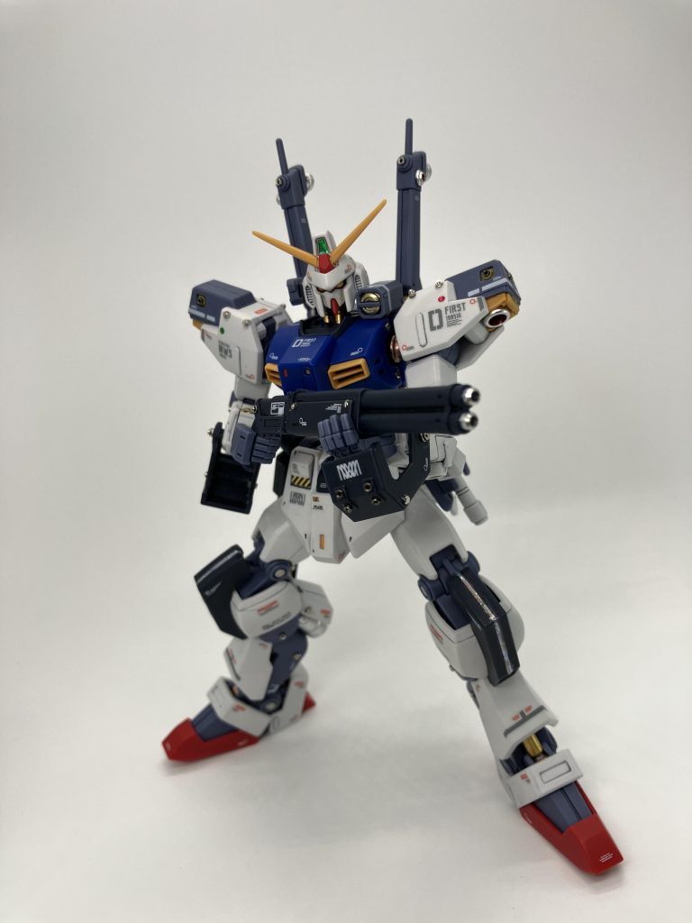 豊富な武装がウリですね👍まずはショットガン、左手平手で受けるポージングもバッチリ👌