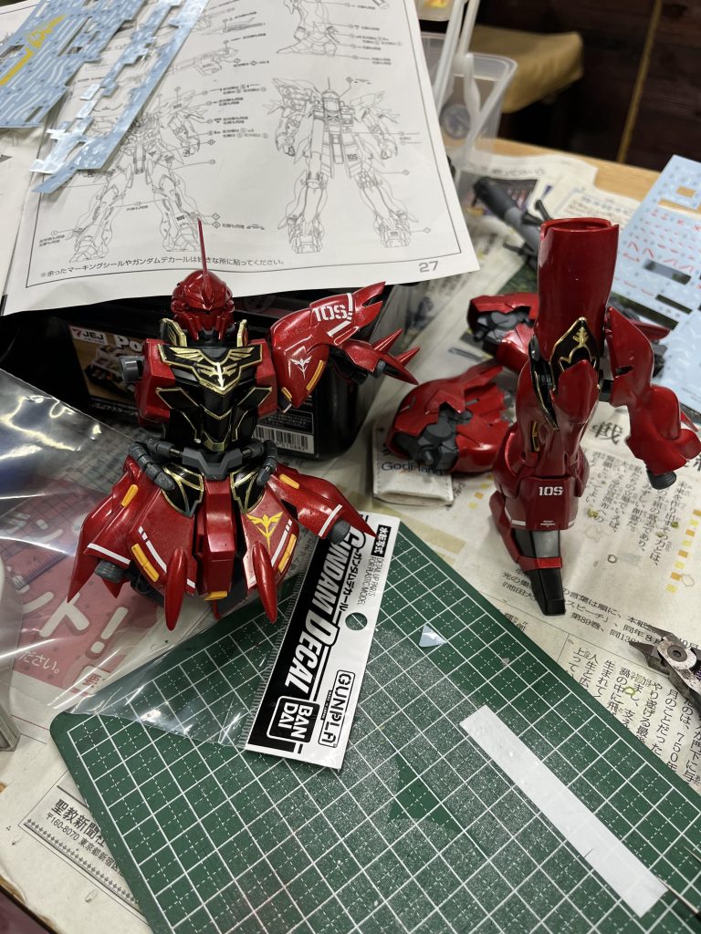 付属のガンダムデカールは苦手なので、サザビーver.kaのデカールを切って「10S」を表現しましたw