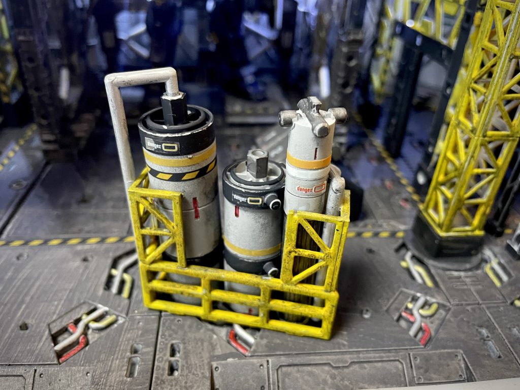 小道具①ミサイルランチャーとプロペラントタンクで『何かのタンク』