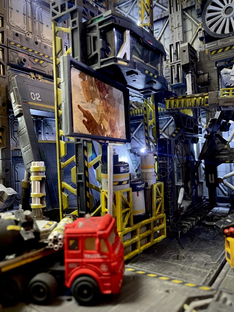 ミニチュアテレビで、『多分あるであろう情報茂モニター』