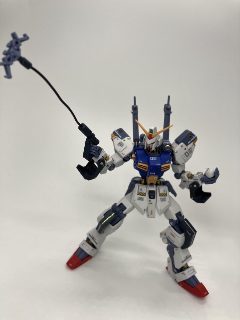 このマグネットアンカーもリード線対応、左手はシールド裏搭載の大型トリモチ弾です😬他にもリベットガンやトリモチガンなど、紹介しきれない量の武装😤また、一部の武装はシールド裏に装着できます😉