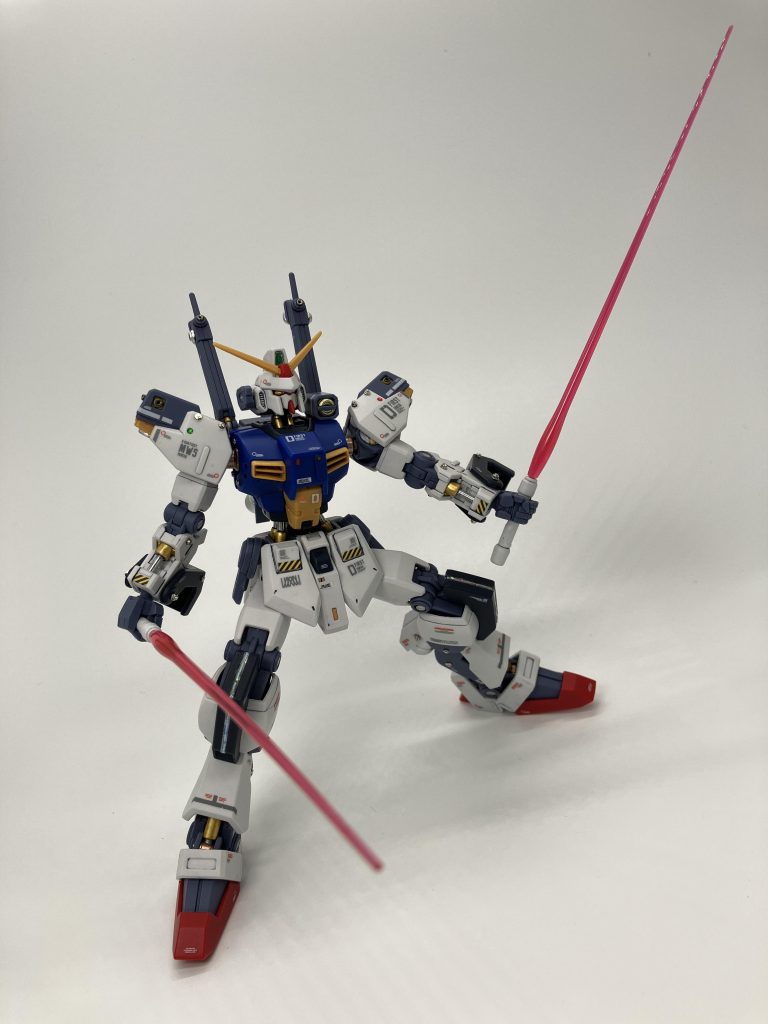 ビームサーベル2丁持ち⚔️  🔫飛び道具の多い本機ですが、思ったより似合う🥰