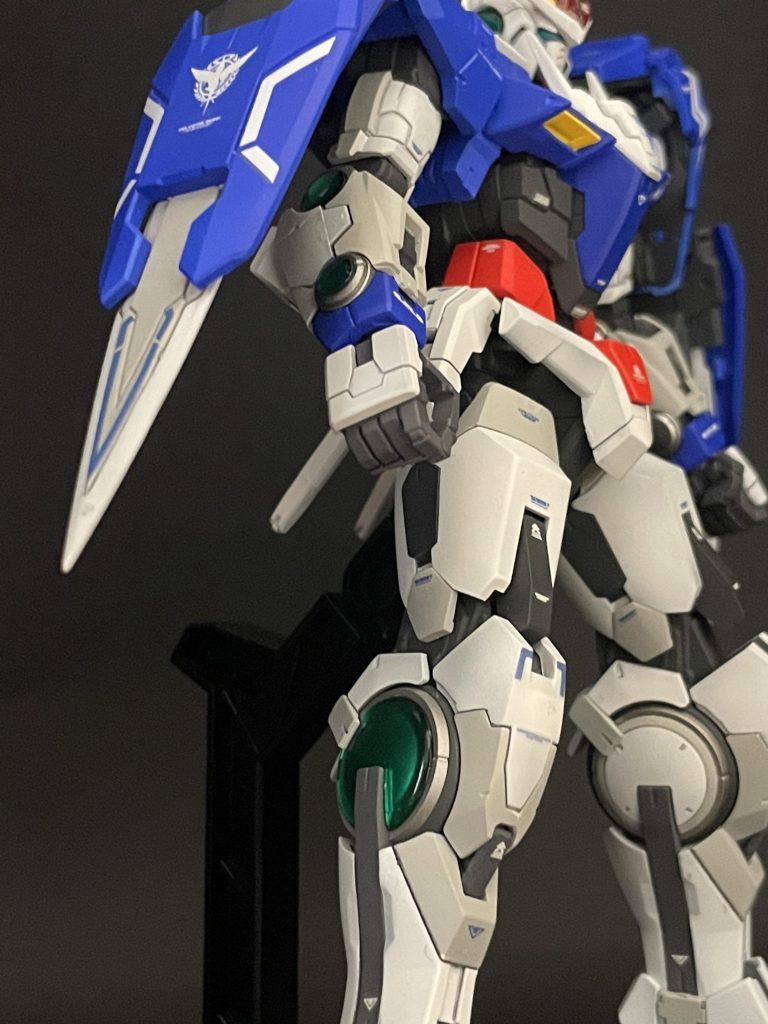 今回のお気に入りパーツが膝の横の緑の所。色分けもバッチリです。