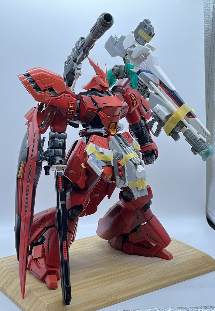 試行錯誤中完成のシルエットになるまで、かなりの試行錯誤、時間がかかりました。ビーム砲は色々なキットのパーツで構成されています