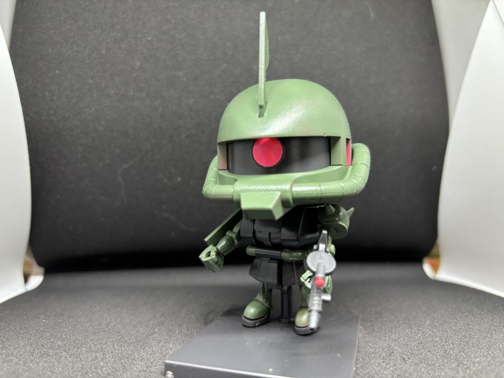 メットの内側がシャア専用。塗り忘れには気をつけます。