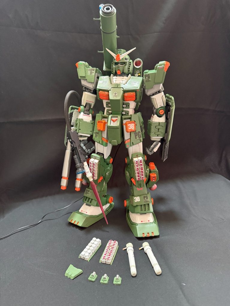 　（肩のミサイルポッドとビームサーベルなど）写真が下手なのは悪ですか・・・