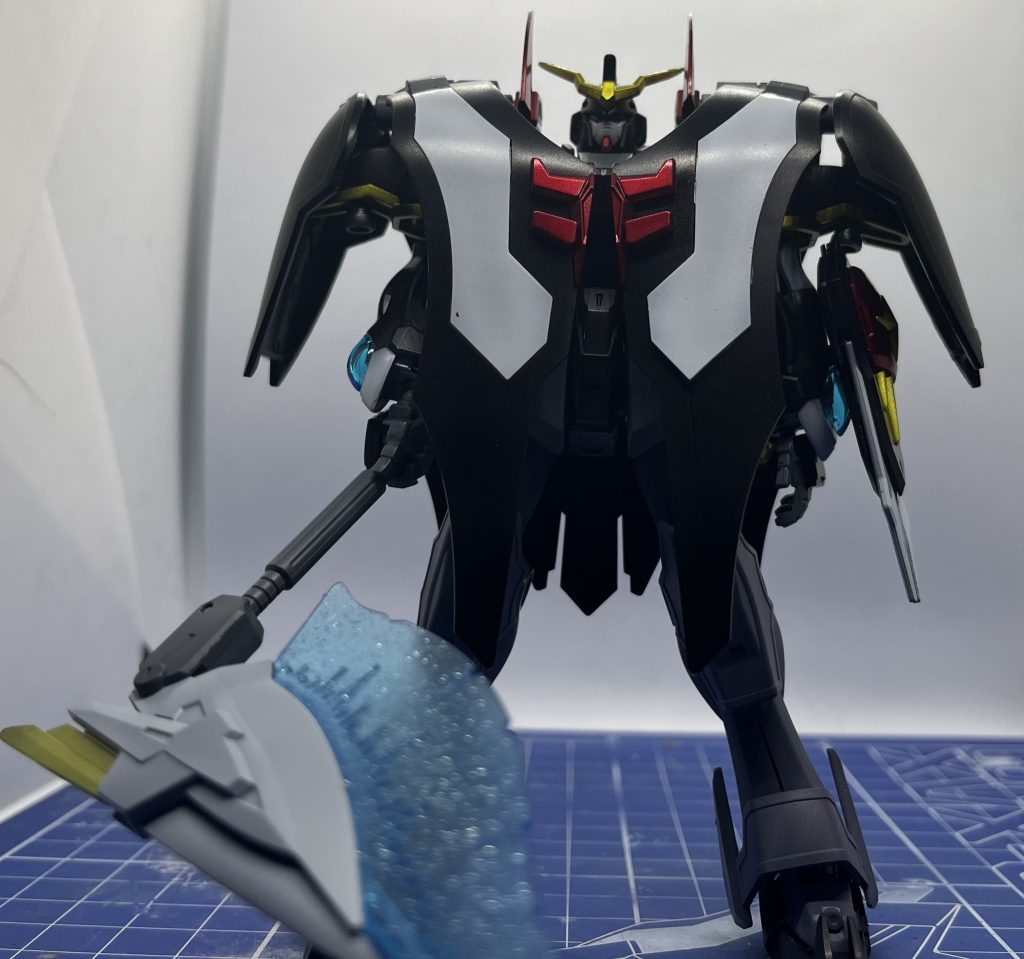 ちゃんと羽を閉じれます(・・;)肩が邪魔して撫で肩にしないと閉じれないのは内緒