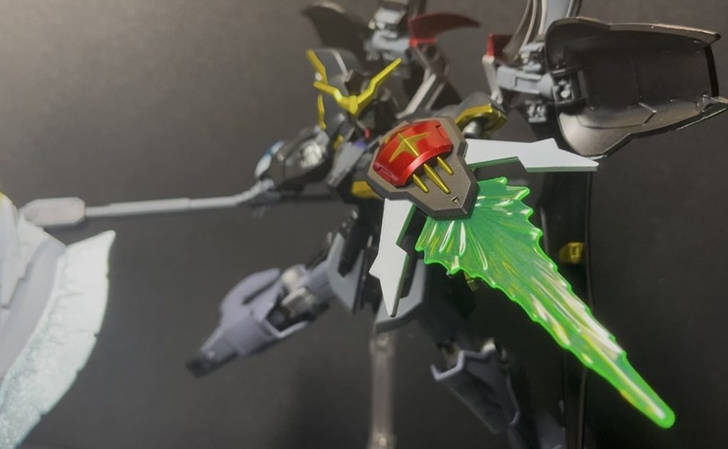 隠し武器そのニシールドからもビームサーベルが‼️