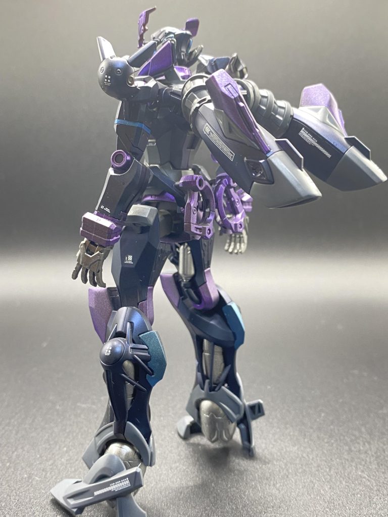 バックショット。今回初めてまともにデカールを貼ってみたのですが、3.4時間ぐらいかかって結構何回も失敗しました。自分の不器用さを再確認させられました。