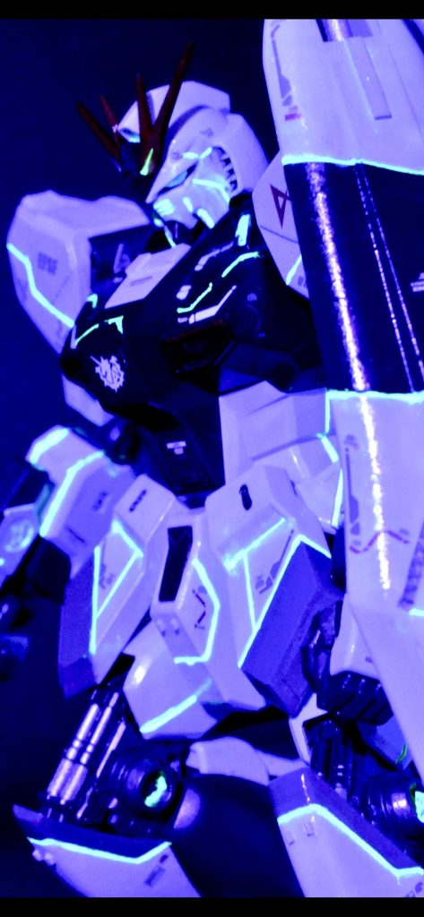 光を減らしてより発光してる感を出しました