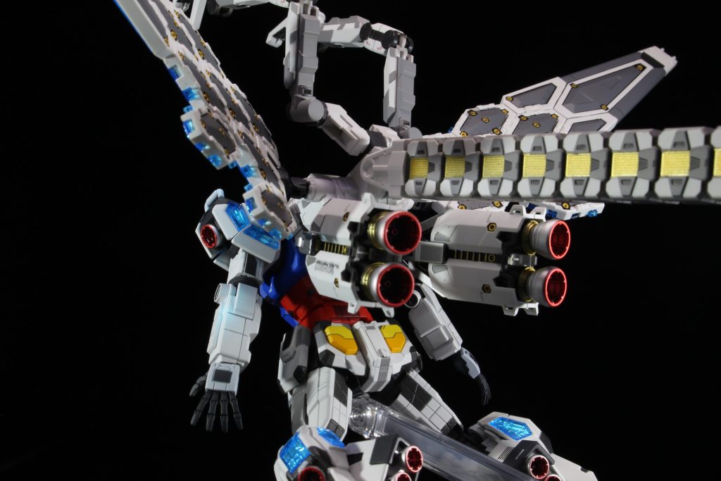 尻尾みたな部分も真っ白なので魂の塗り分け白→ゴールド→ライトグレー→ダークグレーでマスキング塗装