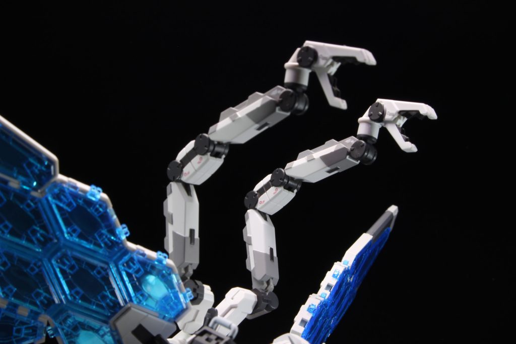 アームも白一色から塗り分け